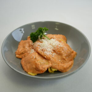 Ravioli ricotta spinazie tomaat mascarpone